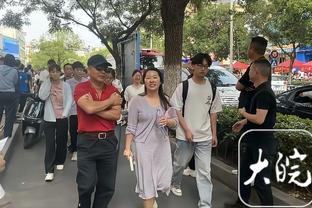 西媒：边裁在巴萨更衣室外“探听”，被示意离开后还向主裁报告